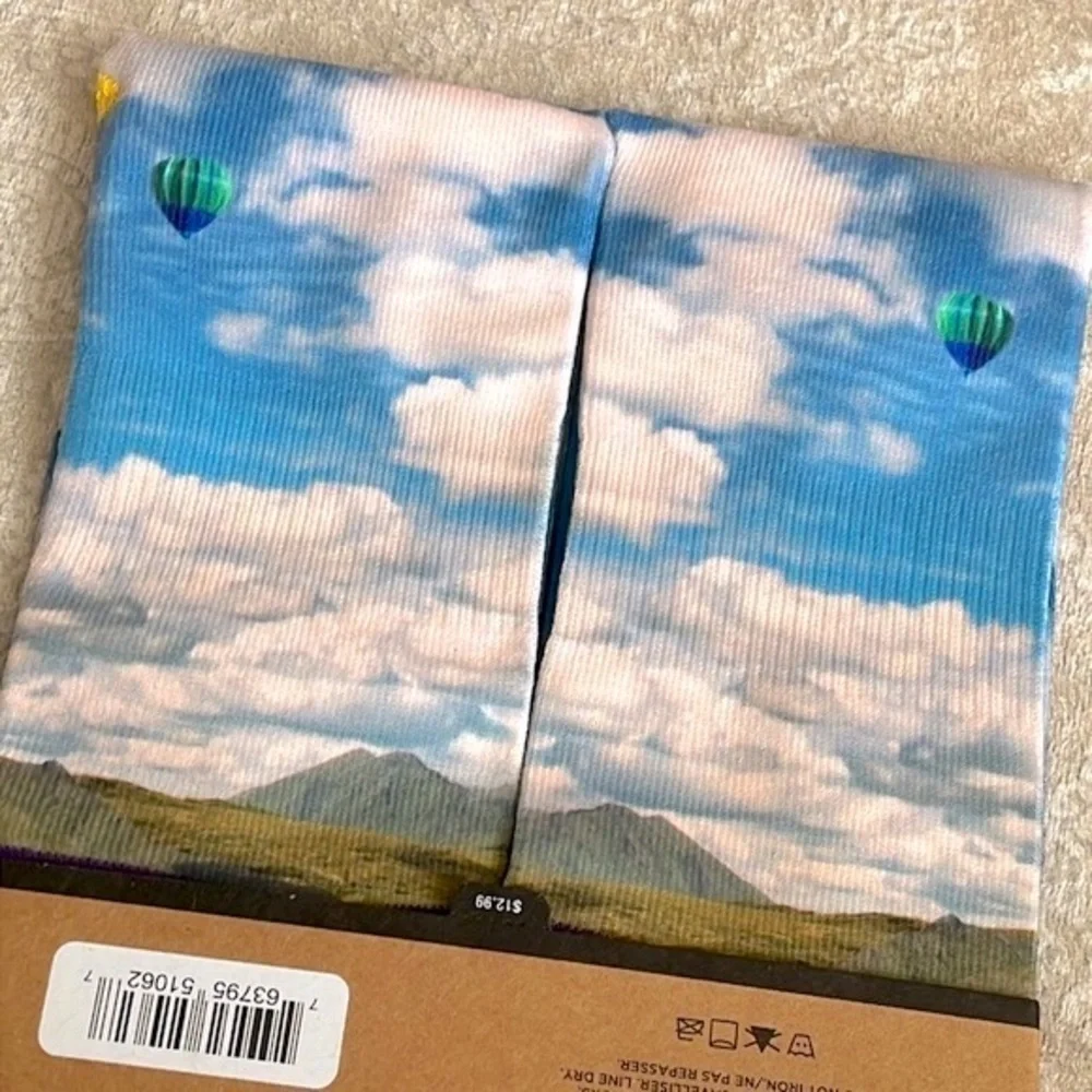 Brand New Hallmark Toe of A Kind Crew Socks Wedding Hot Air Balloon Adventure
